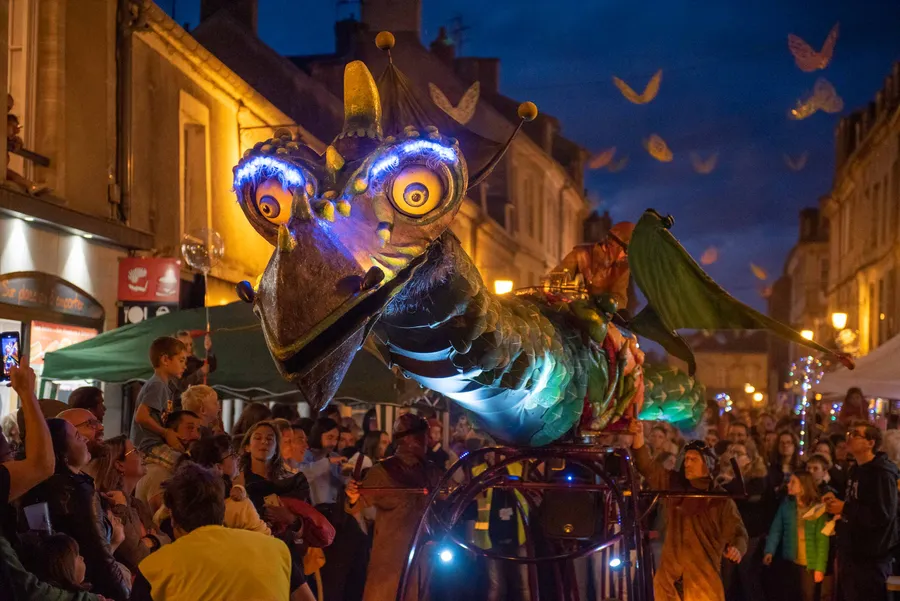 Image du carousel qui illustre: Médiévales - La Grande Parade à Bayeux