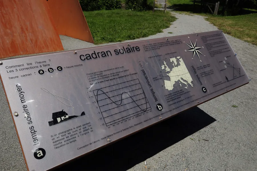 Image du carousel qui illustre: Cadran Solaire Monumental à Saint-Viaud