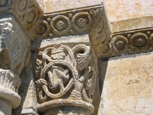 Image du carousel qui illustre: Eglise Abbatiale Saint-pierre - Berry Roman à Chezal-Benoît