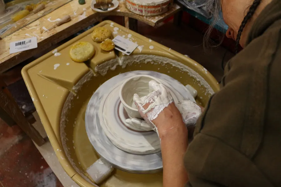 Image du carousel qui illustre: Tournez vos bols en céramique à Nérigean