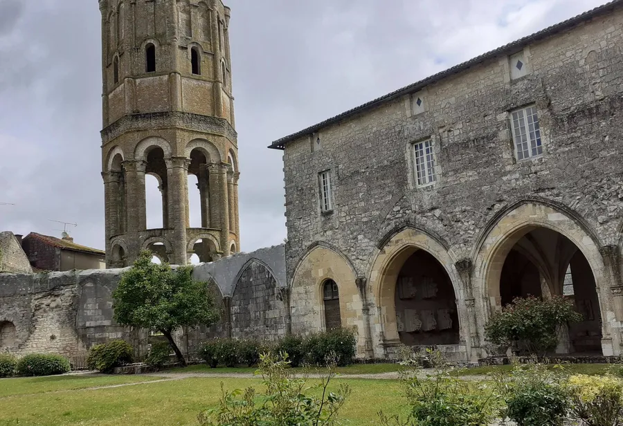 Image du carousel qui illustre: Abbaye de Charroux à Charroux