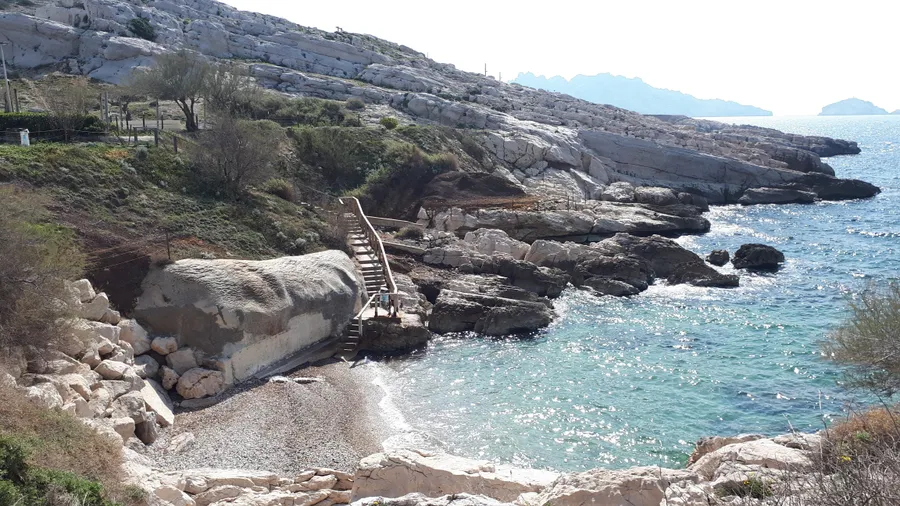 Image du carousel qui illustre: Plage calanque de Samena à Marseille