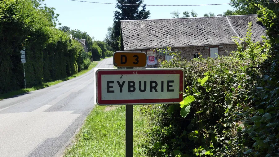 Image du carousel qui illustre: De villages en villages Eyburicois à Eyburie