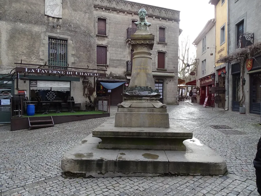 Image du carousel qui illustre: Buste de Jean-Pierre Cros Mayrevieille à Carcassonne