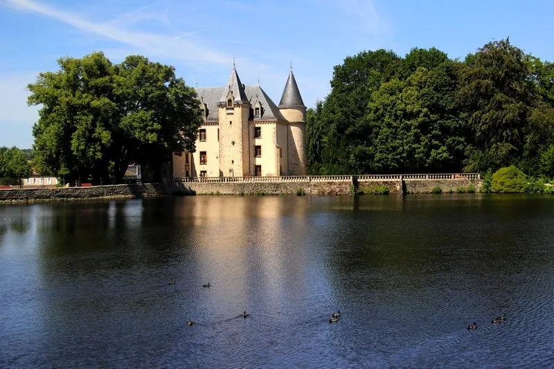 Image du carousel qui illustre: Château De Nieul Et Son Parc à Nieul