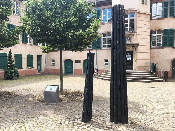 Image du carousel qui illustre: Deux Repères Noirs à Mulhouse