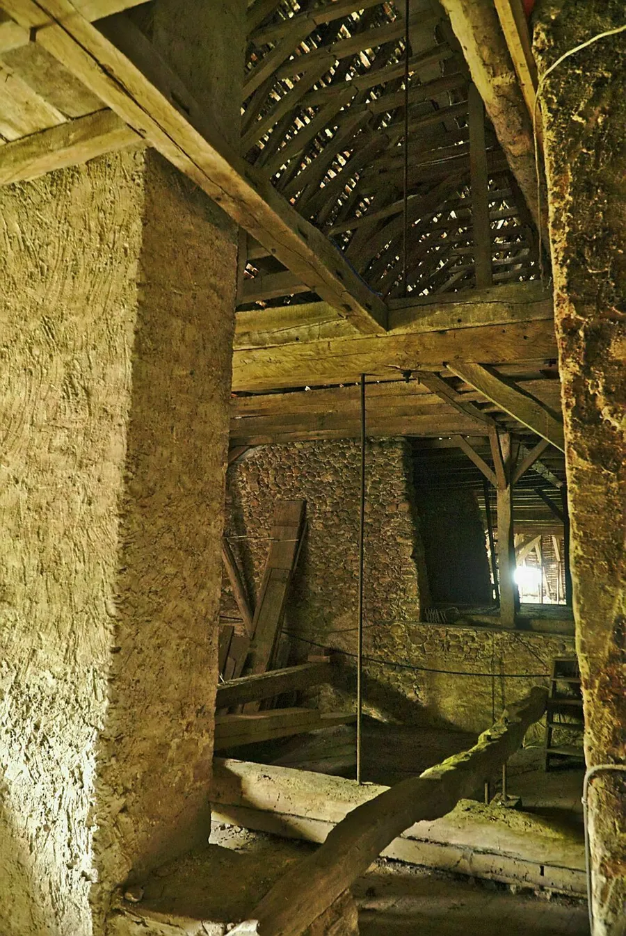 Image du carousel qui illustre: Visite nocturne et insolite des toitures classées du château du Passage. à Le Passage