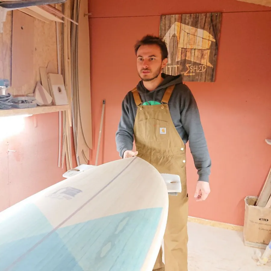 Image du carousel qui illustre: Créez votre planche de surf en bois (taille 6') - 2J à La Limouzinière