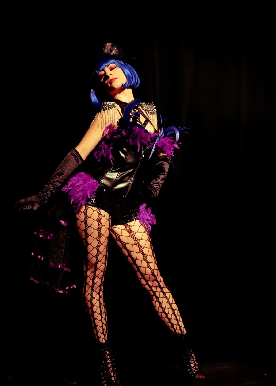 Image du carousel qui illustre: La Fourmi Rouge - Cabaret-spectacles à Laàs