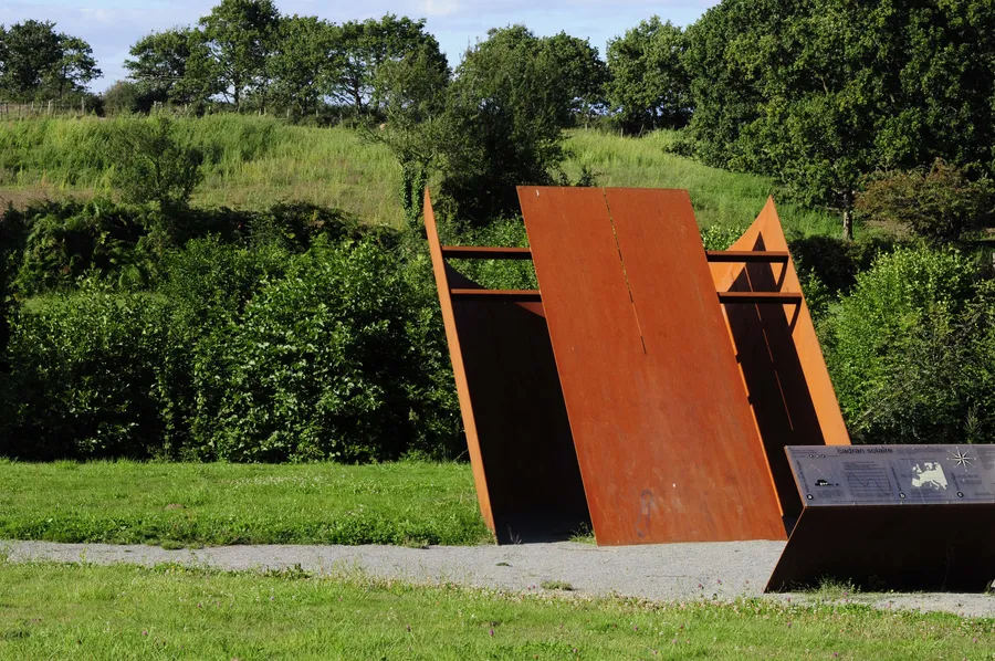 Image du carousel qui illustre: Cadran Solaire Monumental à Saint-Viaud