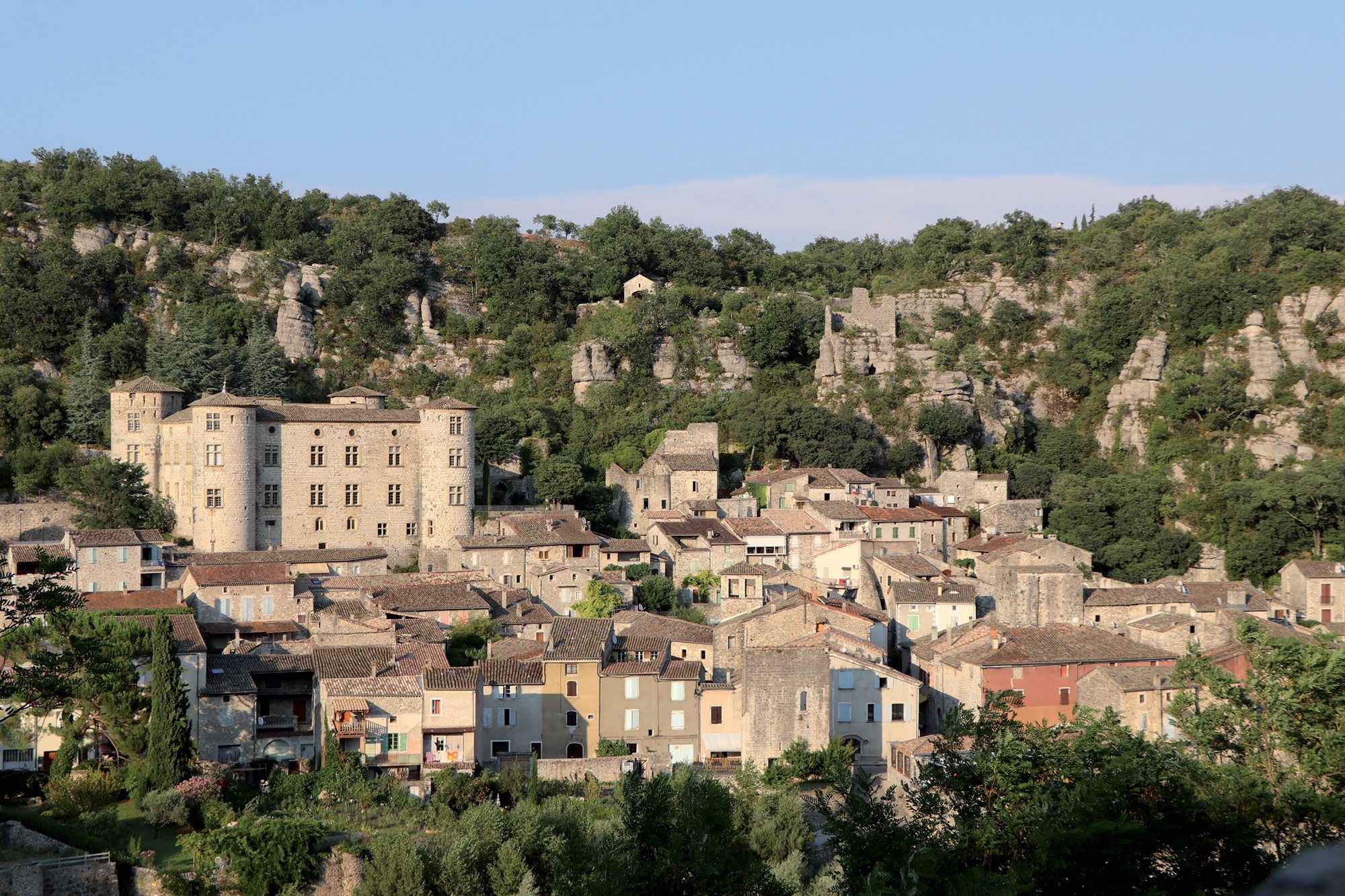 Le village de Vogüé Auvergne Rhône Alpes