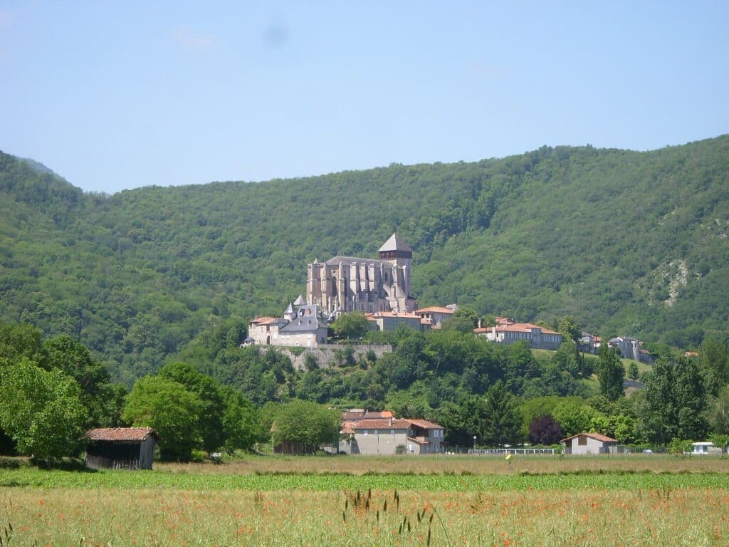  Saint-Bertrand-De-Comminges- occitanie-village