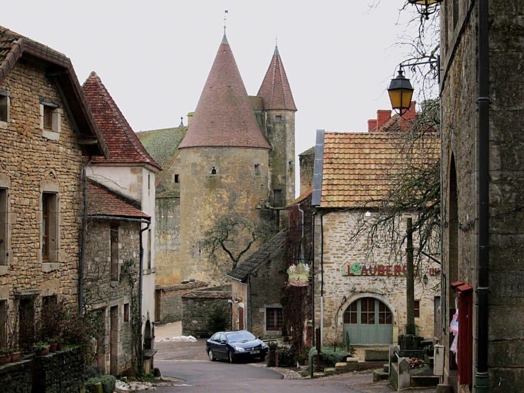 Châteauneuf en Auxois village bourgogne