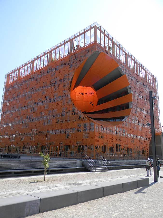 Cube orange Lyon Confluence