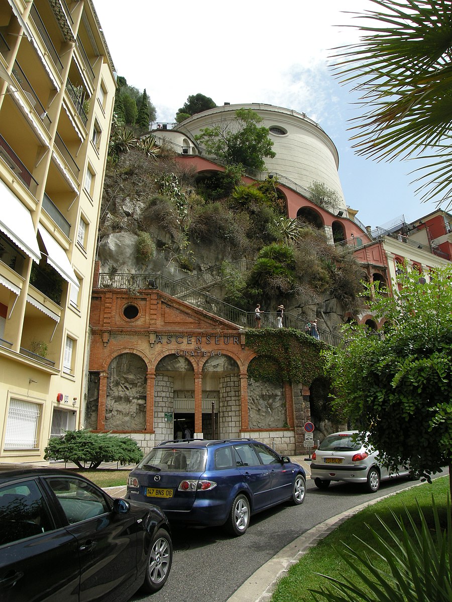 Montée vers la colline du château de Nice