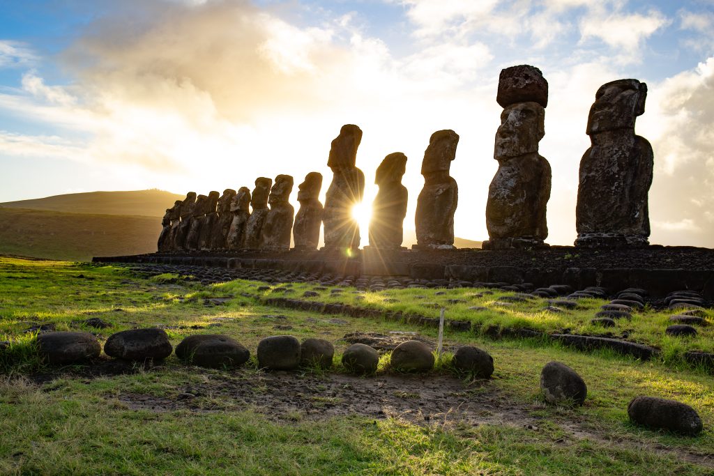 Les statues Moaï de l’île de Pâques, en Polynésie