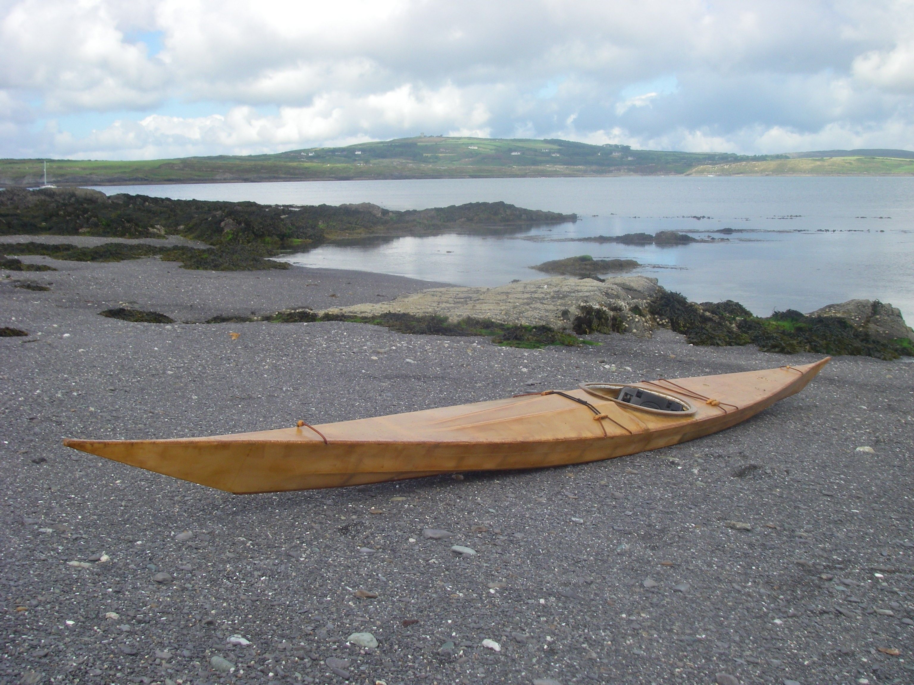 Illustration de: Fabriquez un kayak traditionnel en bois