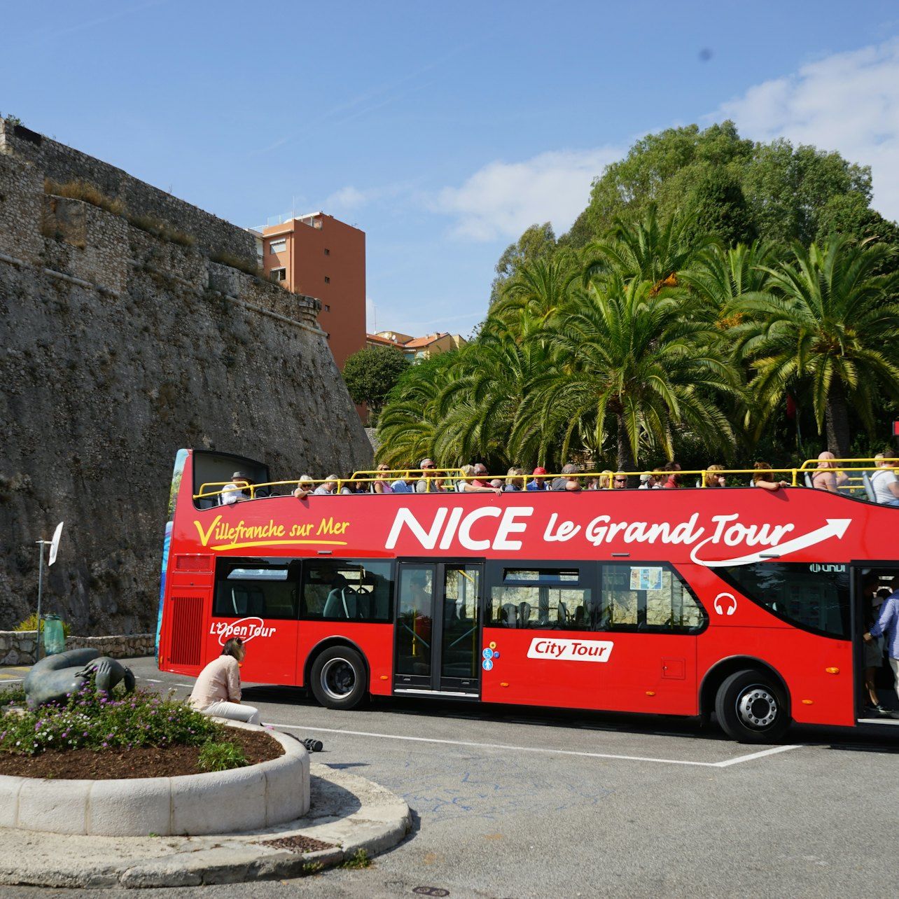 Illustration de: Nice Le Grand Tour: Bus Hop-on Hop-off