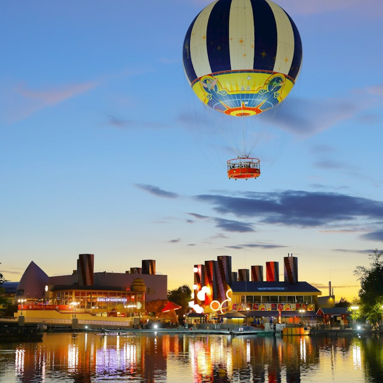 Illustration de: Vol en montgolfière PanoraMagique à Disney® Village : Billet non daté