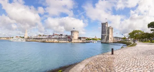 Illustration de: Jeu d'exploration et visite des 7 merveilles de La Rochelle 