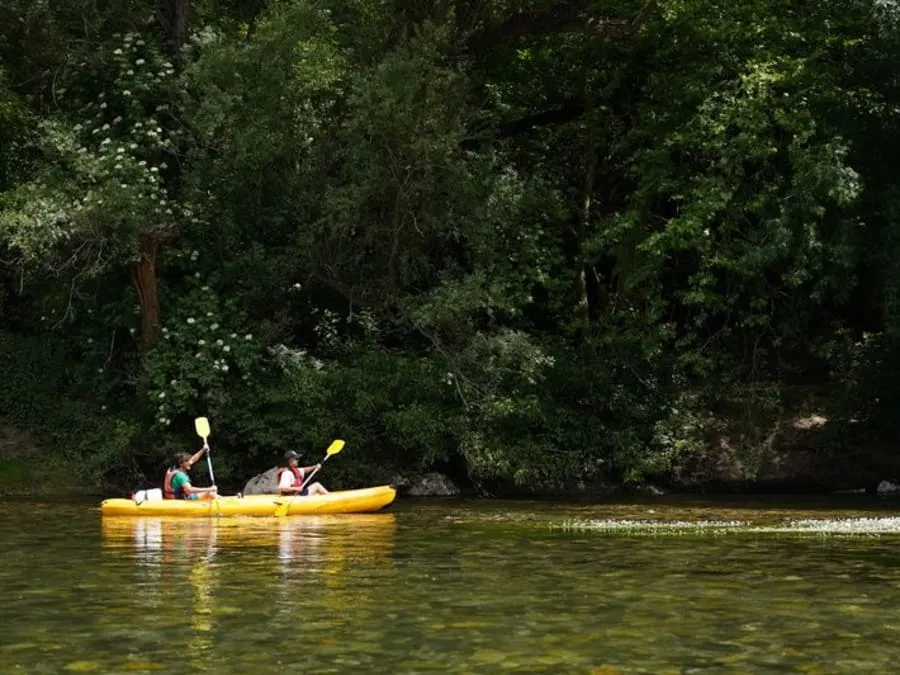 Illustration de: Descente en canoë kayak dans les gorges de l’Hérault (34)
