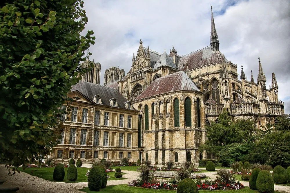 Image de couverture illustrant la destination Reims
