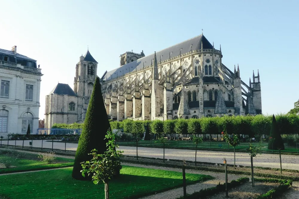 Image de couverture illustrant la destination Bourges