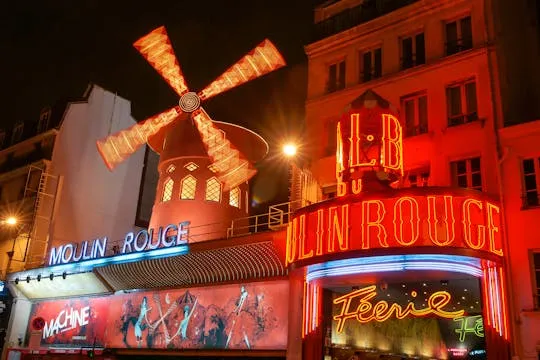 Image qui représente un ticket d'une activité (Billets pour le spectacle du Moulin Rouge) liée au point d'intéret