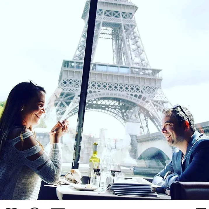 Image qui représente un ticket d'une activité (Billets pour La Seine : Croisière avec audioguide + dîner au Le Bistro Parisien) liée au point d'intéret