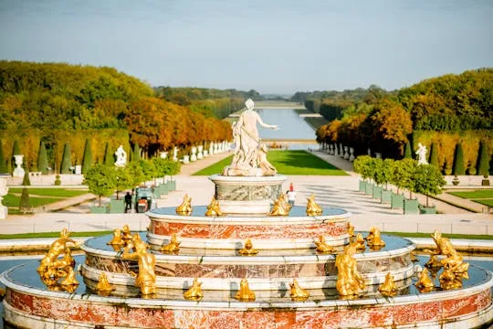 Image qui représente un ticket d'une activité (Excursion d'une journée à Versailles et Giverny au départ de Paris) liée au point d'intéret