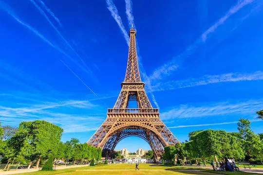 Image qui représente un ticket d'une activité (Déjeuner ou dîner à la tour Eiffel) liée au point d'intéret
