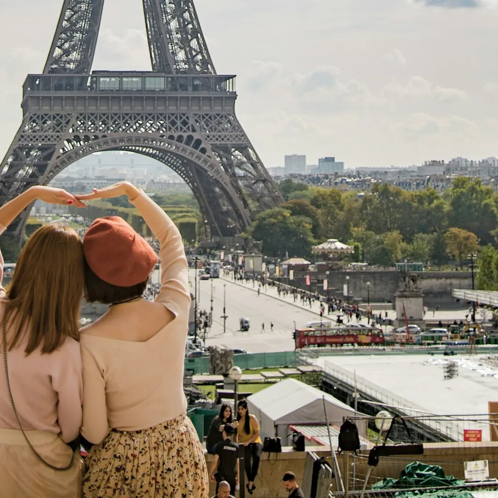 Image qui représente un ticket d'une activité (Tour Eiffel : Accès prioritaire et visite guidée des environs) liée au point d'intéret