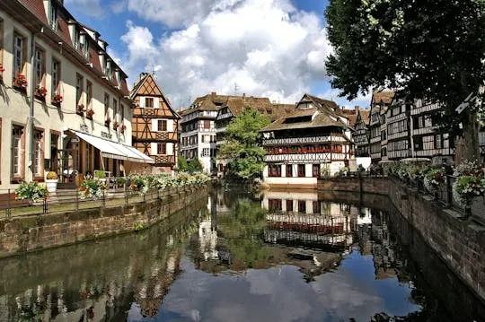 Image qui représente un ticket d'une activité (Découvrez les endroits les plus photogéniques de Strasbourg avec un local) liée au point d'intéret