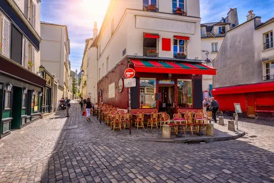 Image qui représente un ticket d'une activité (Visite des bistrots et dégustation de vin à Montmartre) liée au point d'intéret