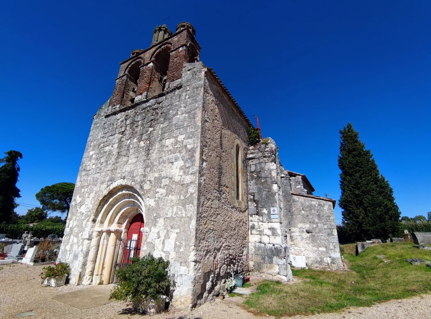 Image qui illustre: Église Saint-Vincent à Pessac-sur-Dordogne - 1
