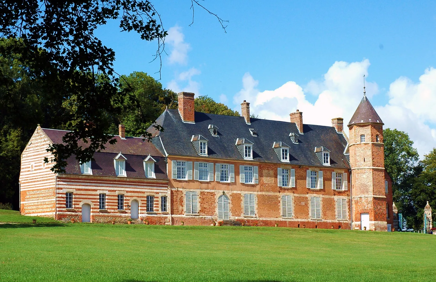 Image qui illustre: Château D'avesnes à Avesnes-Chaussoy - 1