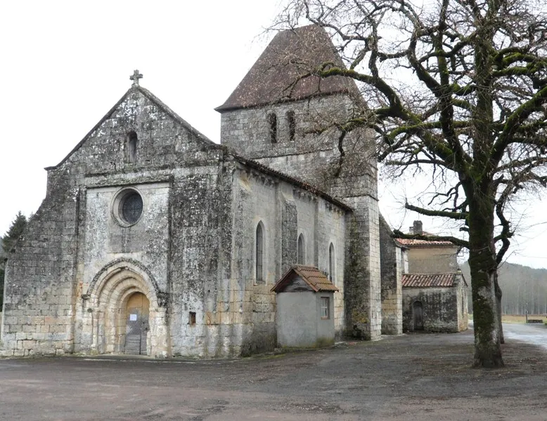 Image qui illustre: Eglise Saint-Martin de Champeaux à Mareuil en Périgord - 0