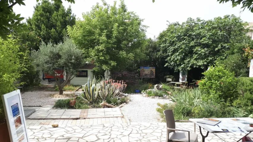 Image qui illustre: Découverte d'un jardin méditerranéen agrémentée d'une exposition artistique