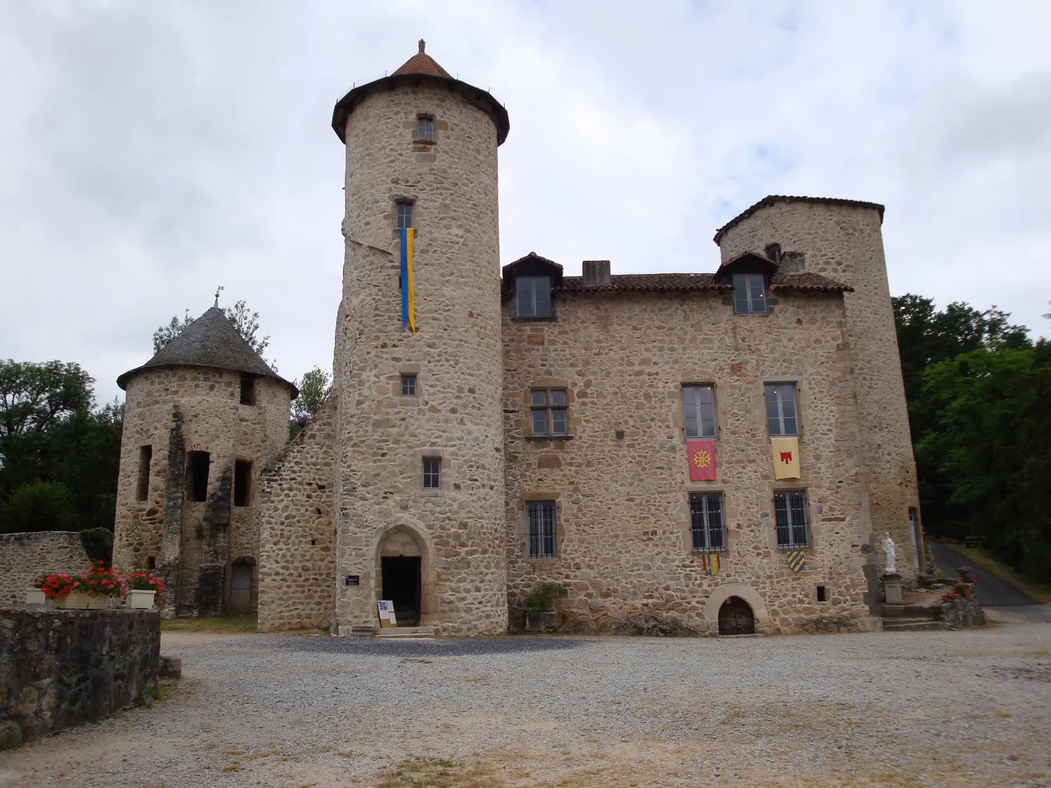 Image qui illustre: Château De Laroquebrou à Laroquebrou - 0