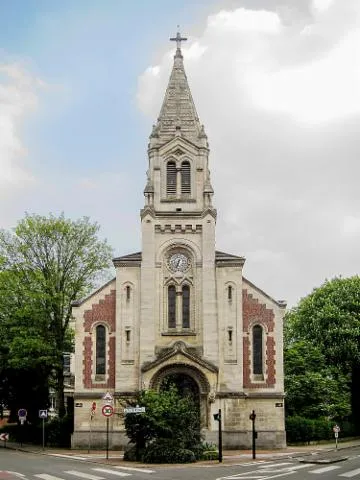 Image qui illustre: Temple Protestant De Lille