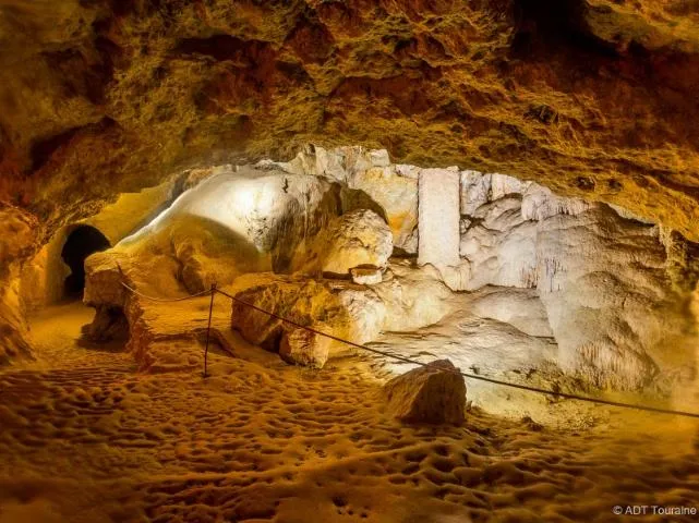 Image qui illustre: Grottes Pétrifiantes De Savonnières-villandry