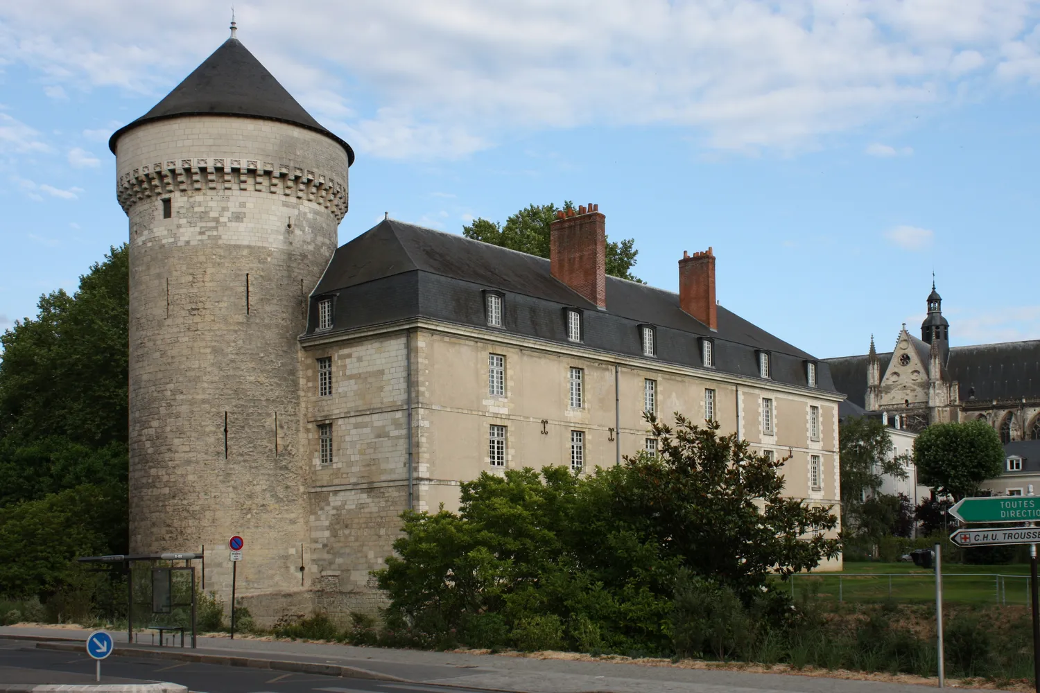Image qui illustre: Château De Tours à Tours - 1