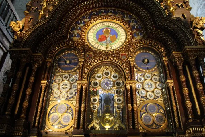 Image qui illustre: Horloge Astronomique De La Cathédrale Saint Pierre