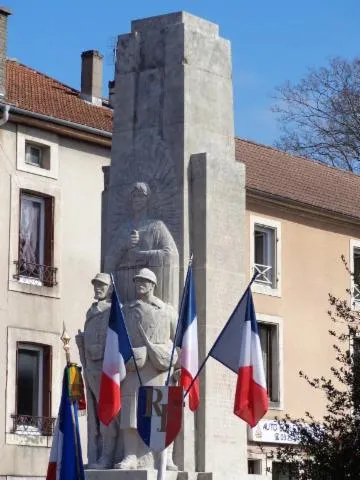 Image qui illustre: Monument Aux Morts De Neufchâteau
