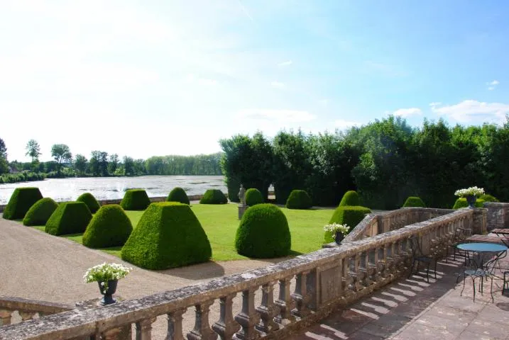 Image qui illustre: Visite des jardins du château de Fontaine-Française