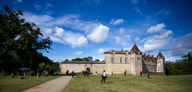 Image qui illustre: Château Royal De Cazeneuve à Préchac - 1