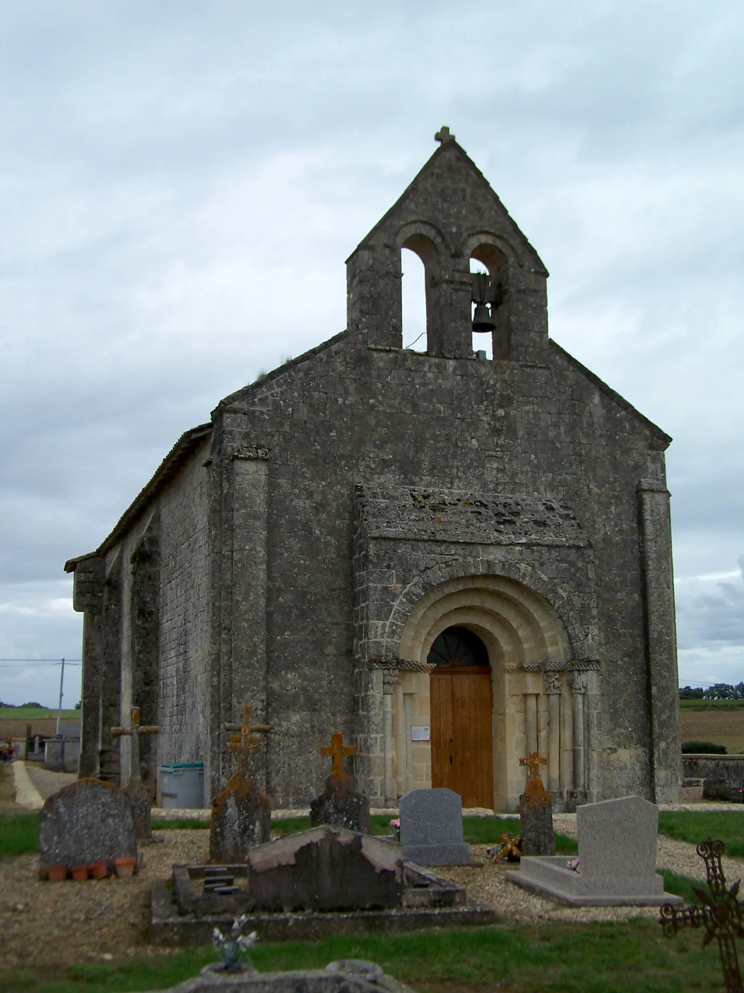 Image qui illustre: Eglise Saint-Pierre de Martres à Martres - 1