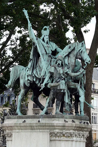 Image qui illustre: Statue de Charlemagne et ses leudes