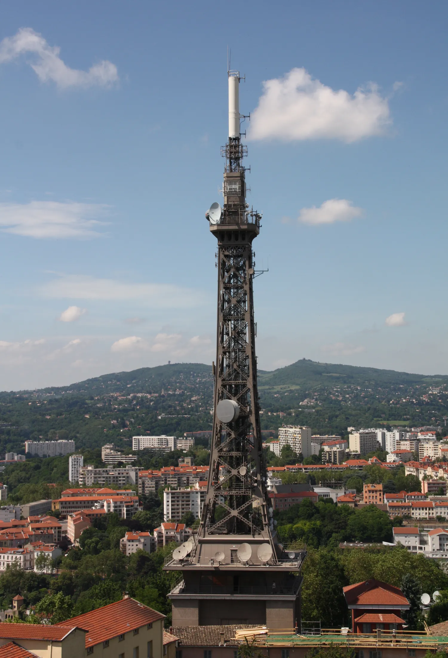 Image qui illustre: Tour métallique de Fourvière à Lyon - 0