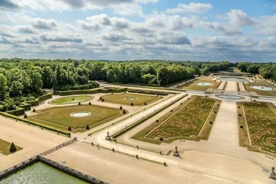 Image qui illustre: Visite audioguidée de Fontainebleau et Vaux-le-Vicomte